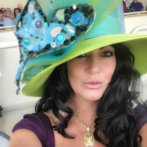 Meet your Posher, Stacy